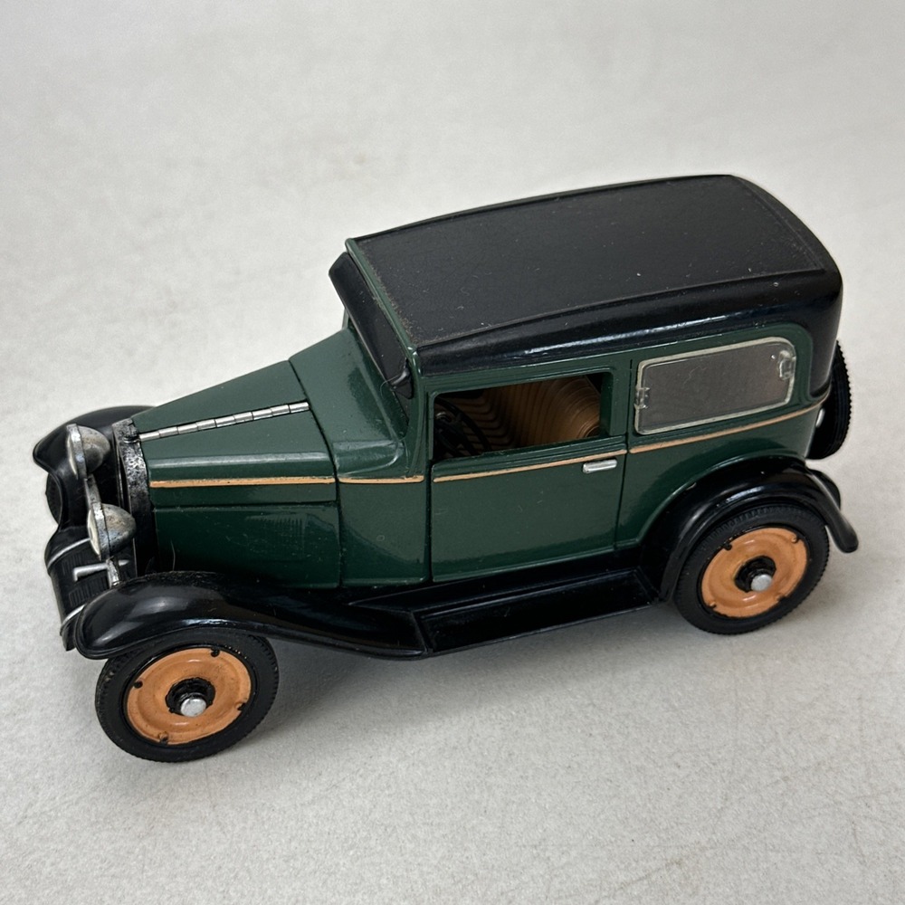 1930 Chevy Coach National Motor Museum Die Cast 1:32 Green Loose